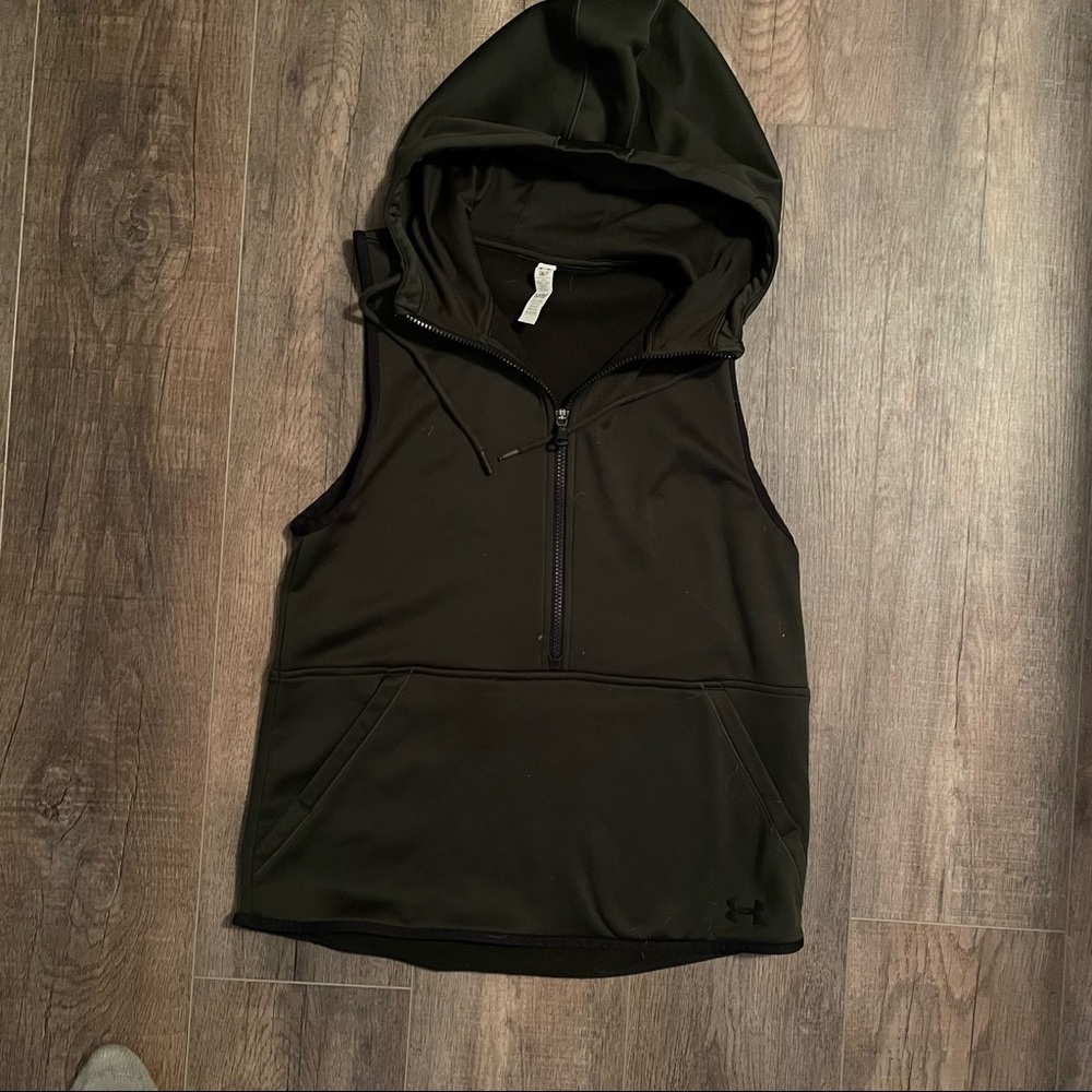 GUC UA hooded vest